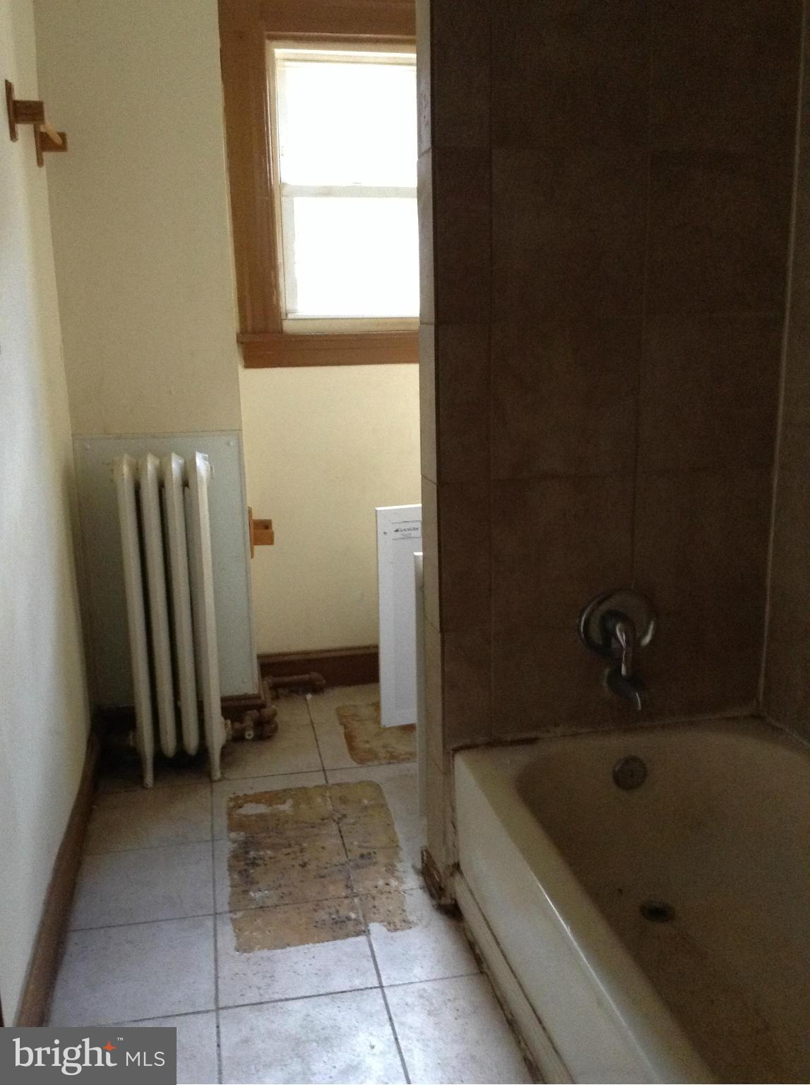 5004 Belair Road Baltimore, MD 21206 - Photo 16 of 21 Bath