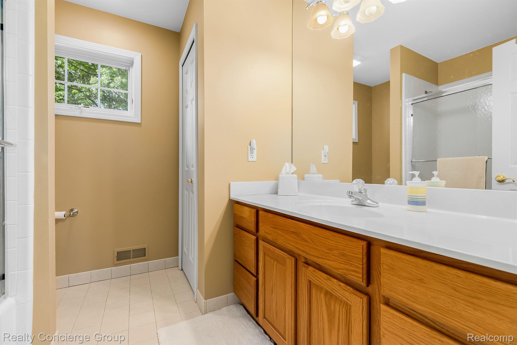 9761 Quail Ridge Run Brighton, MI 48114 - Photo 21 of 30 Full bath features large vanity & tub/shower