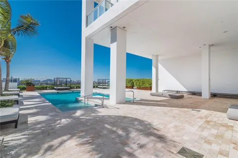 $1,450,000 | 1040 Biscayne Boulevard, Unit 2402, Miami, FL 33132