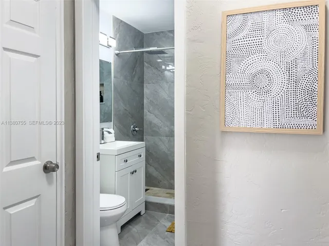 $5,000 | 2761 Southwest 33rd Avenue, Unit 1, Miami, FL 33133