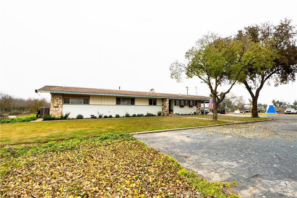 25565 Road 13 Chowchilla, CA 93610 - Photo 3 of 64 a front view of a house with a big yard