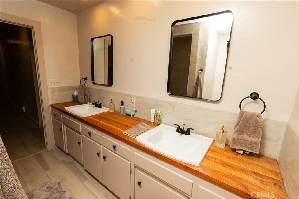 25565 Road 13 Chowchilla, CA 93610 - Photo 38 of 64 a bathroom with a sink and a mirror
