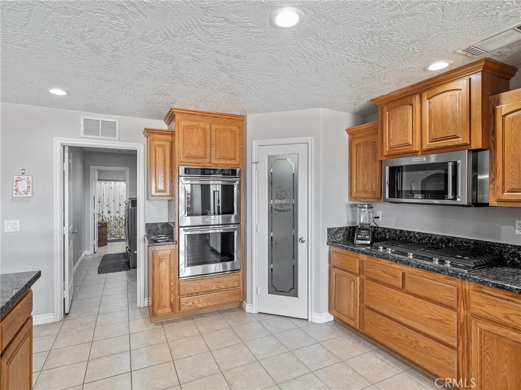 13850 Night Shade Road Apple Valley, CA 92307 - Photo 15 of 75