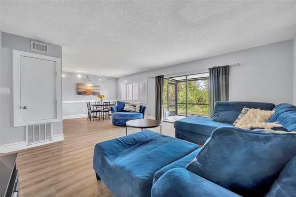 $279,900 | 5377 Vineland Road, Unit 1D, Orlando, FL 32811