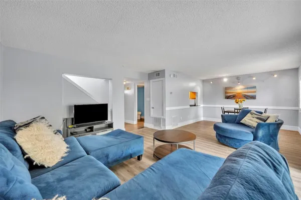 $279,900 | 5377 Vineland Road, Unit 1D, Orlando, FL 32811