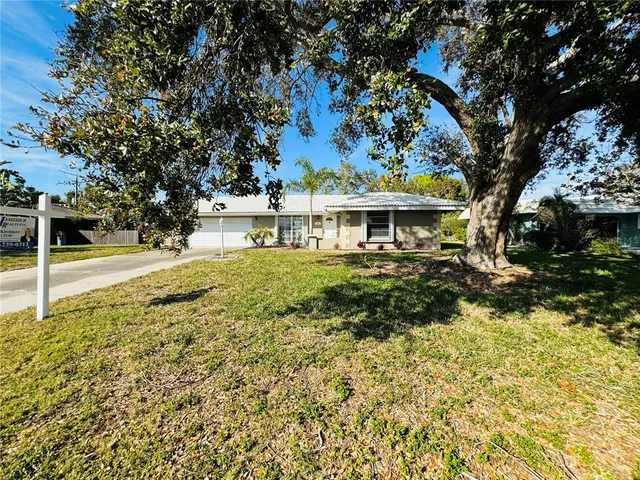 a view of a house with a big yard