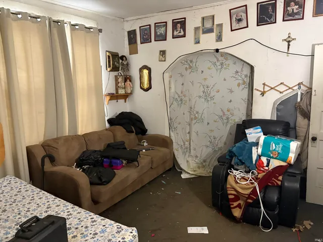 $29,900 | 717 West Main Street, Muncie, IN 47305