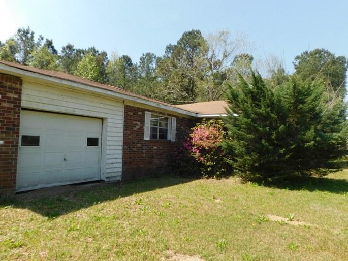 1109 Baldwin Corner Road Huger, SC 29450 - Photo 4 of 14 huger fuller paulstine 011