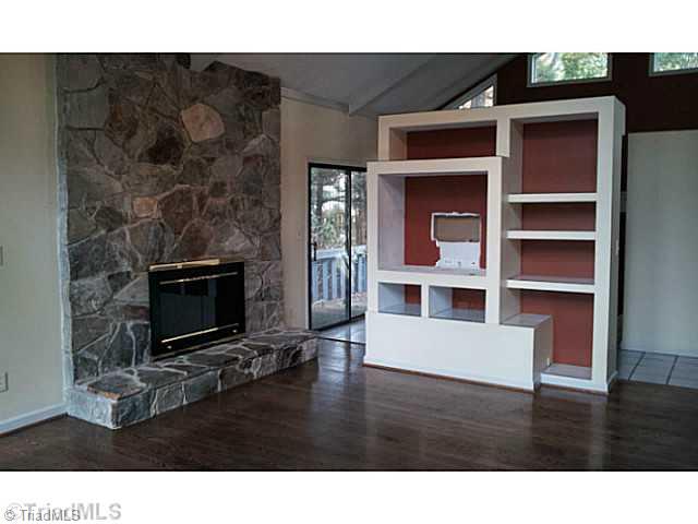 127 Roquemore Road Clemmons, NC 27012 - Photo 14 of 16 Living Room.