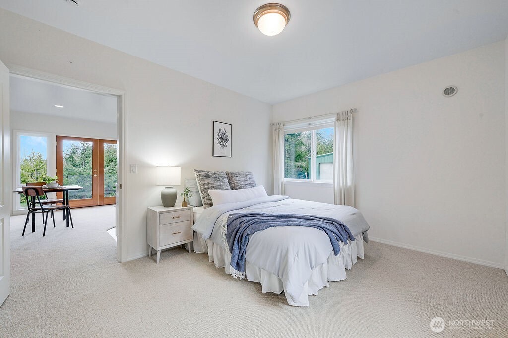 275404 Highway 101 Sequim, WA 98382 - Photo 35 of 40 a bed room with a bed and a chair