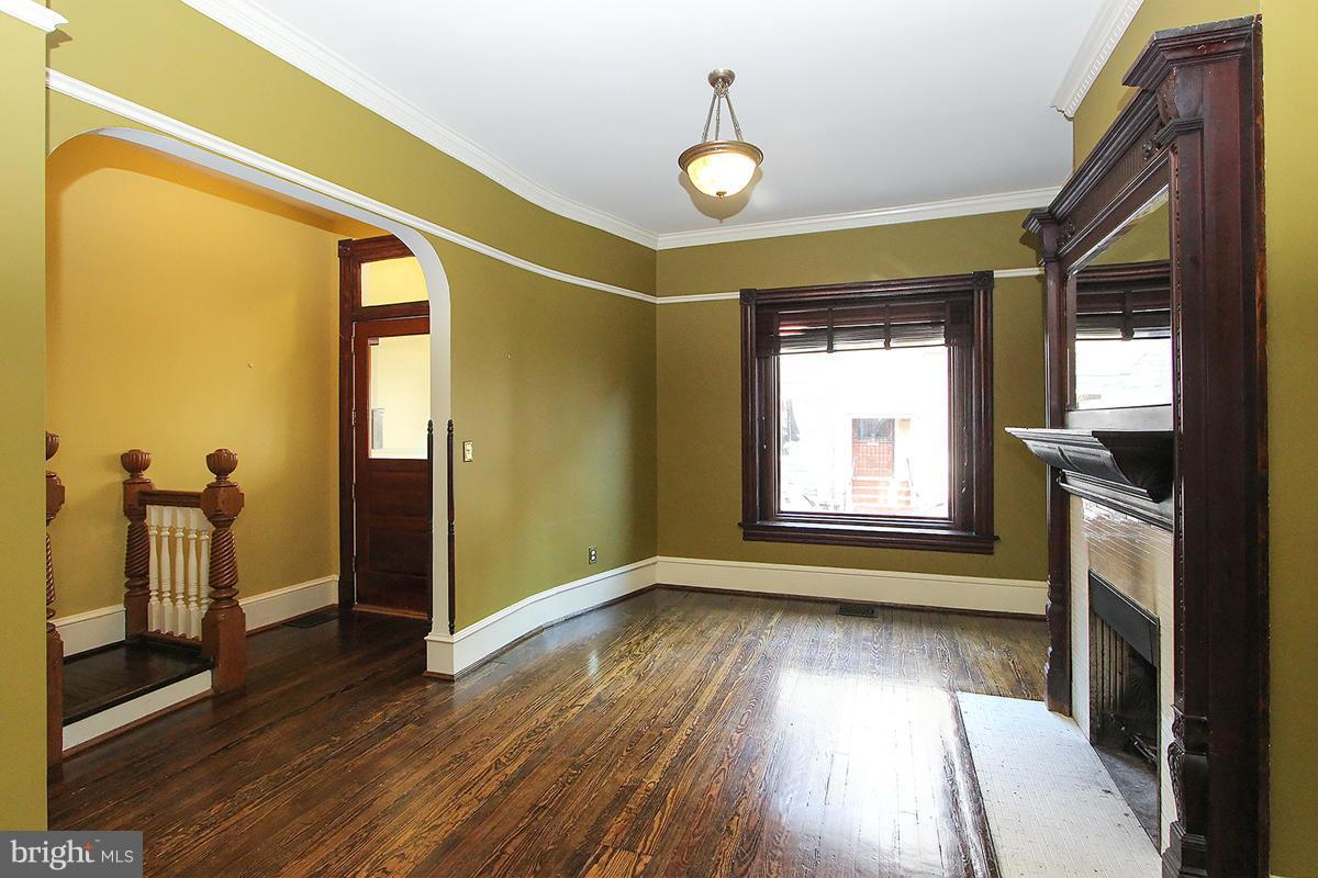 1807 Riggs Place Northwest Washington, DC 20009 - Photo 4 of 30 Living Room