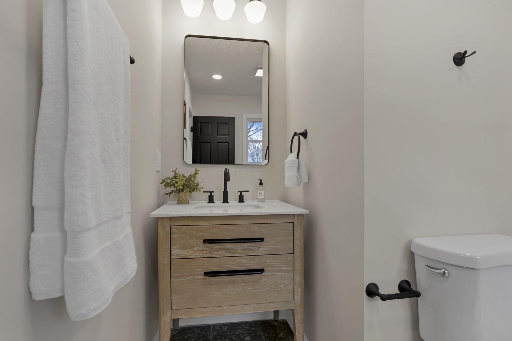 5289 Hazelton-Etna Road Southwest Pataskala, OH 43062 - Photo 27 of 67 Primary bathroom