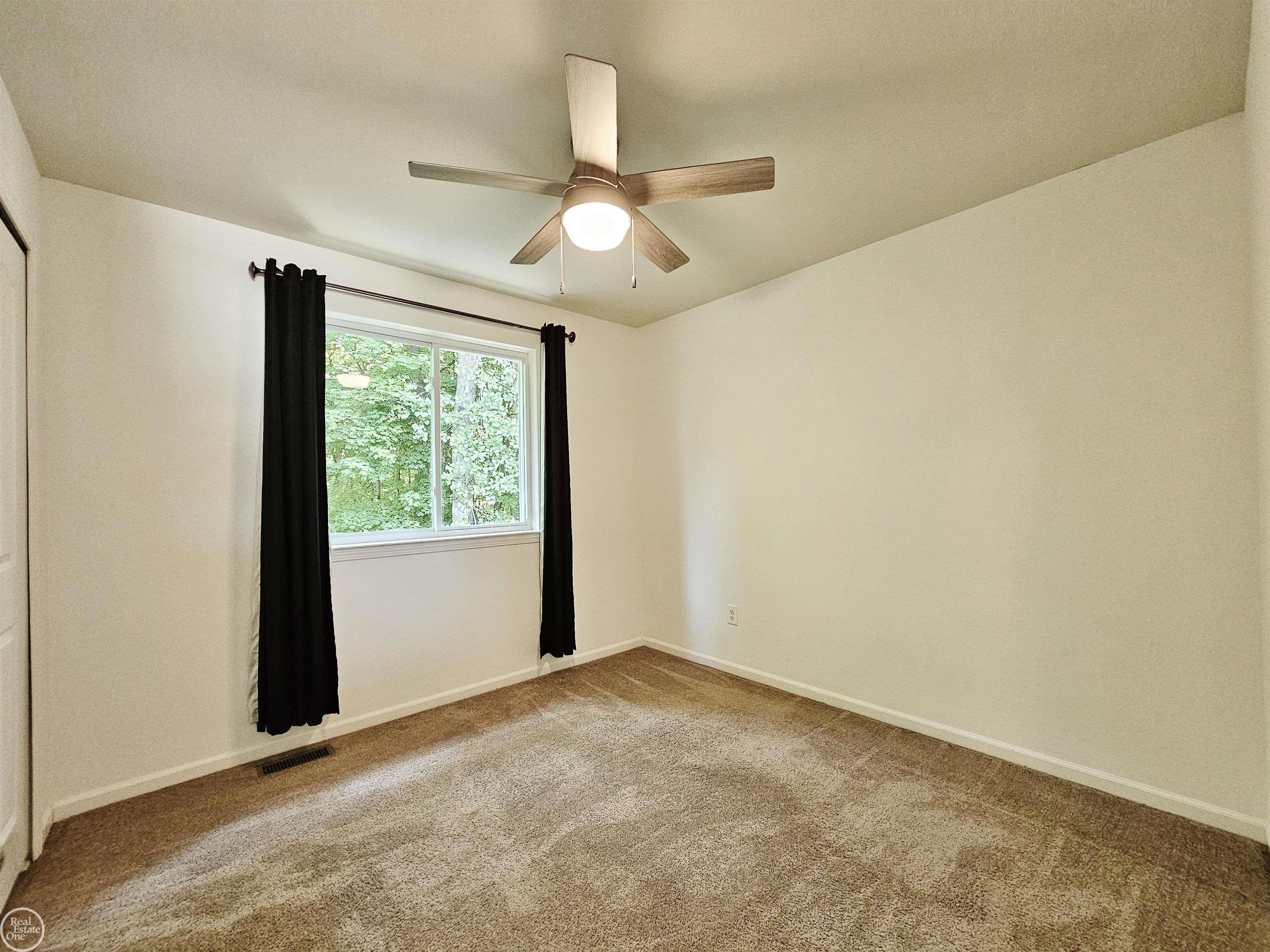 13401 Stamford Road Belleville, MI 48111 - Photo 30 of 44 50142666-83b833da-3fca-4816-94f4-7491cc555bc6.JPG
