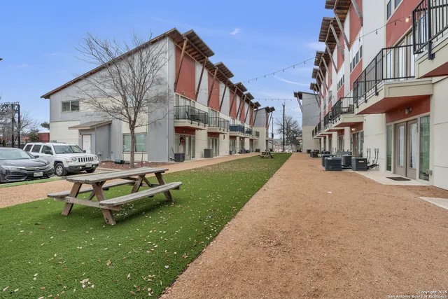 $2,200 | 939 South Frio Street, Unit 2008, San Antonio, TX 78207