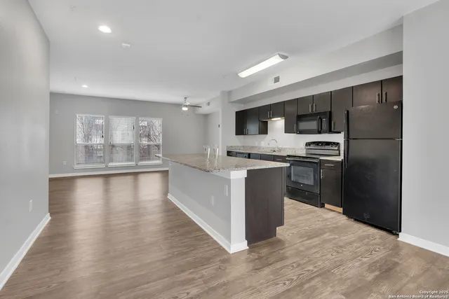 $2,200 | 939 South Frio Street, Unit 2008, San Antonio, TX 78207