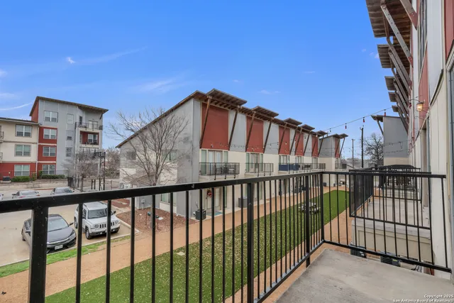 $2,200 | 939 South Frio Street, Unit 2008, San Antonio, TX 78207