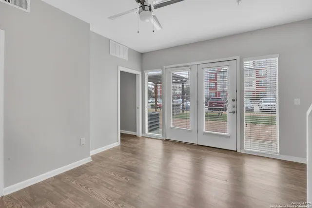 $2,200 | 939 South Frio Street, Unit 2008, San Antonio, TX 78207