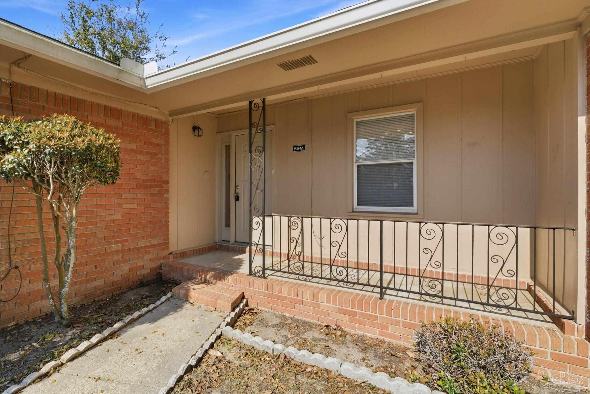 5641 Hibiscus Road Pensacola, FL 32504 - Photo 4 of 29