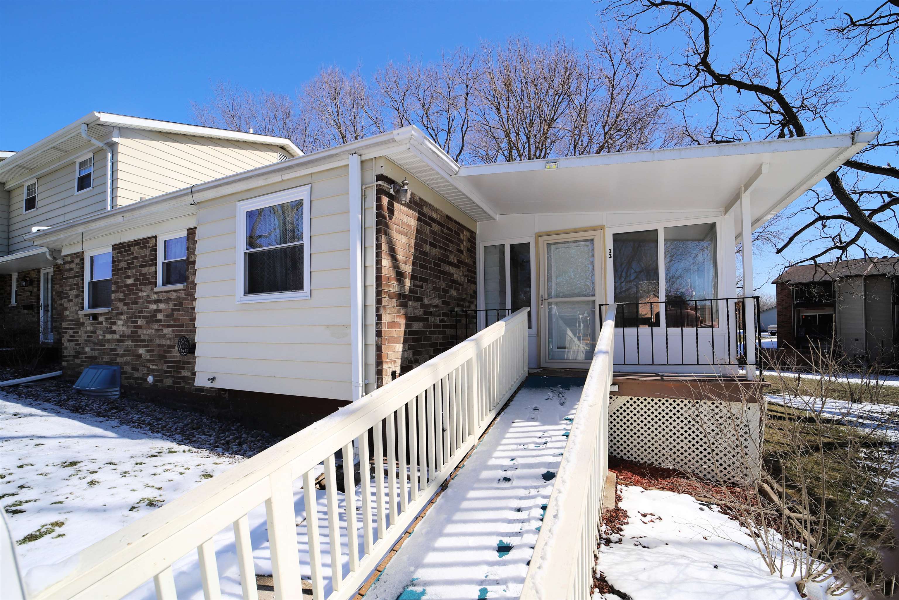 508 Chamberlain Street Flushing, MI 48433 - Photo 2 of 28 50103440-1.JPG