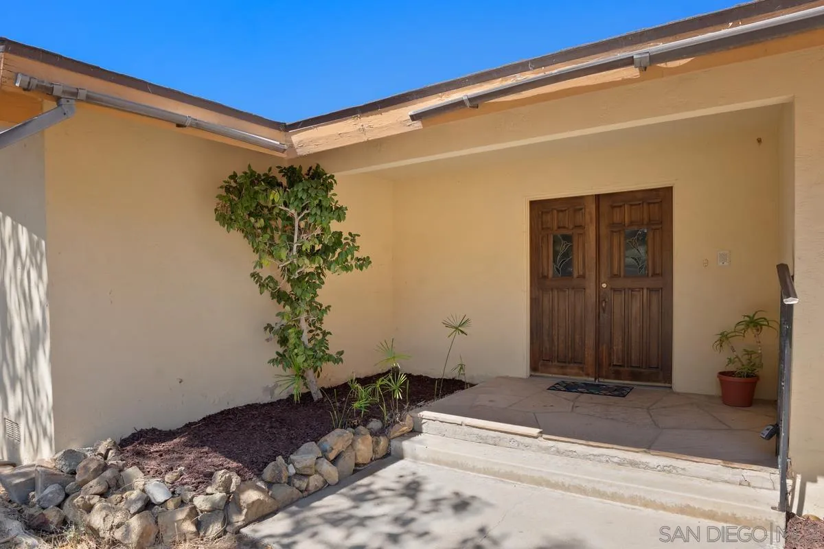 2249 Helix Street Spring Valley, CA 91977 - Photo 4 of 25 Gallery Image 4