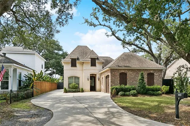 $825,000 | 308 Tullulah Avenue, River Ridge, LA 70123
