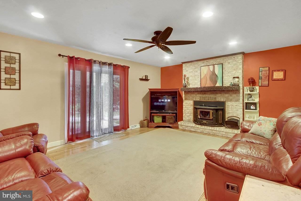 3325 Harrowgate Road York, PA 17402 - Photo 13 of 36 Gallery Image 13