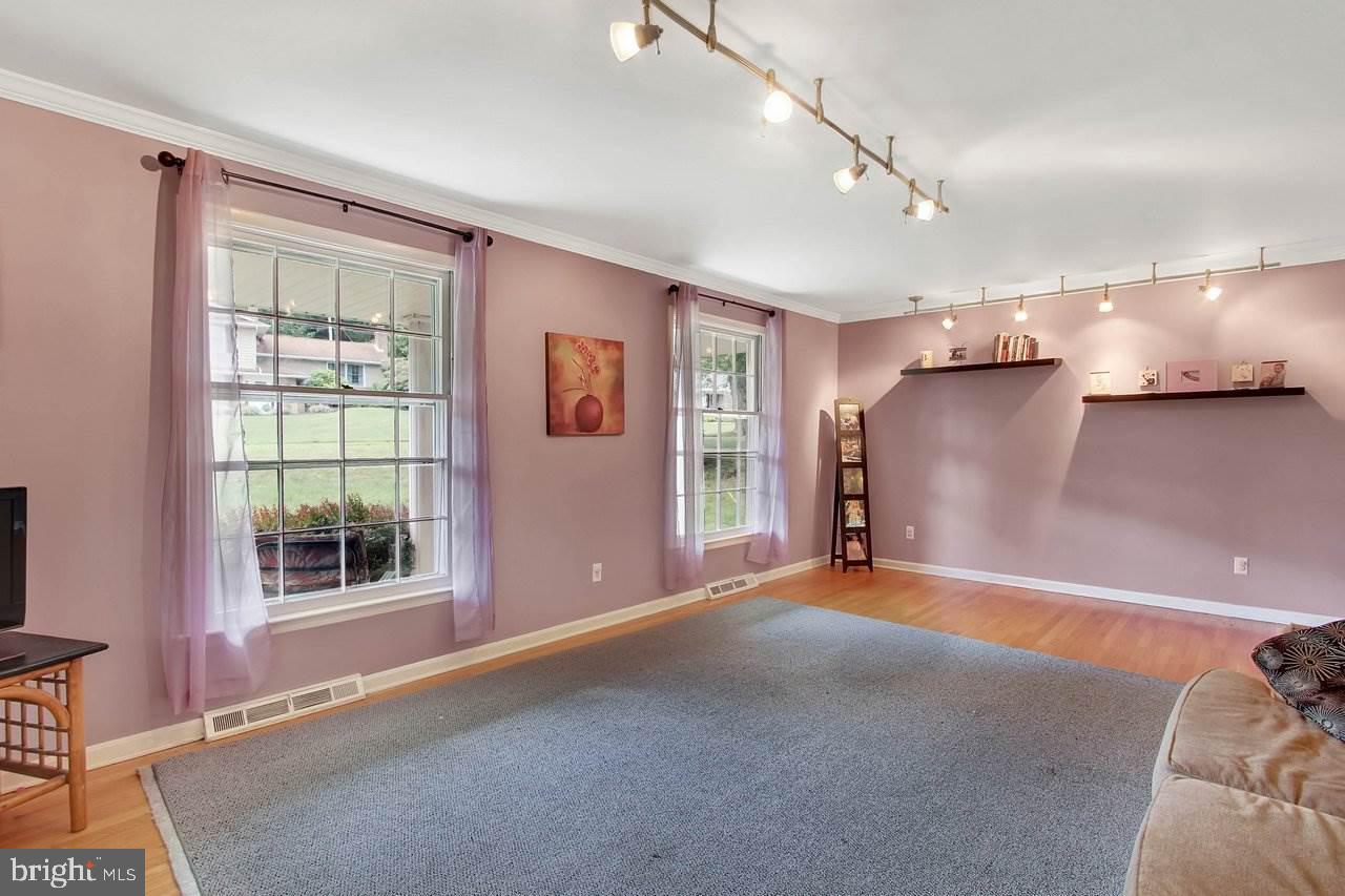 3325 Harrowgate Road York, PA 17402 - Photo 5 of 36 Gallery Image 5