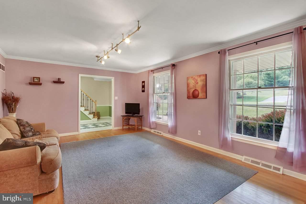 3325 Harrowgate Road York, PA 17402 - Photo 6 of 36 Gallery Image 6