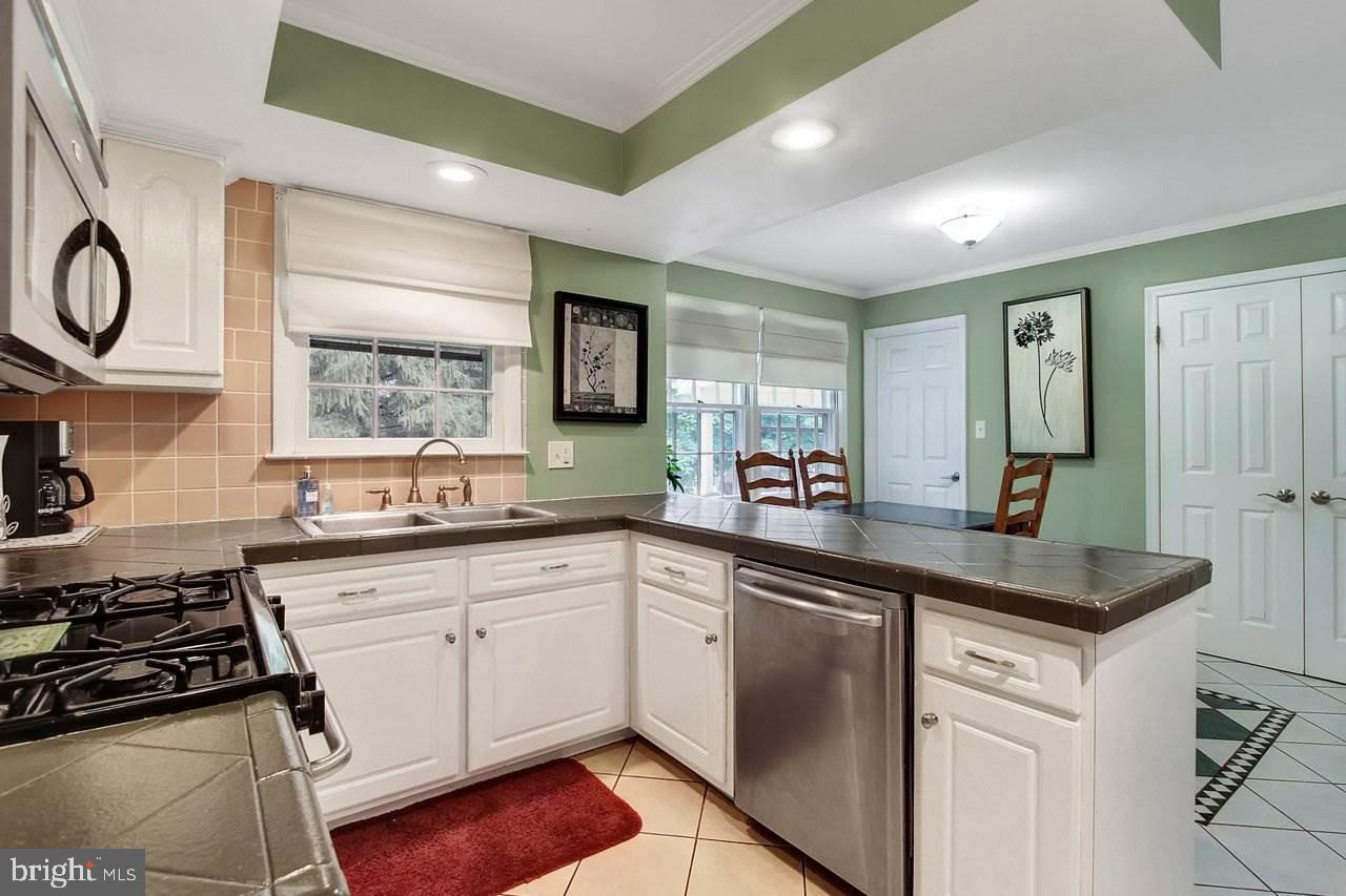 3325 Harrowgate Road York, PA 17402 - Photo 8 of 36 Gallery Image 8