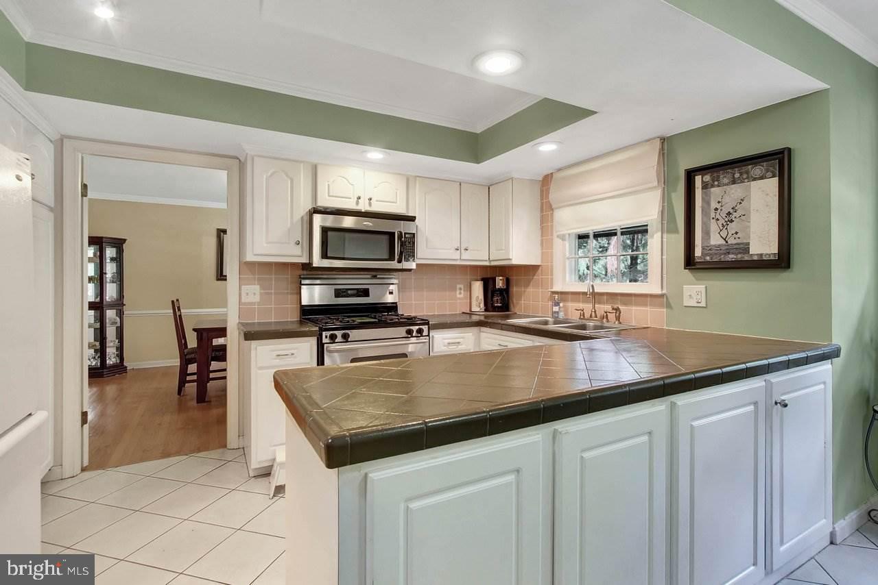 3325 Harrowgate Road York, PA 17402 - Photo 10 of 36 Gallery Image 10