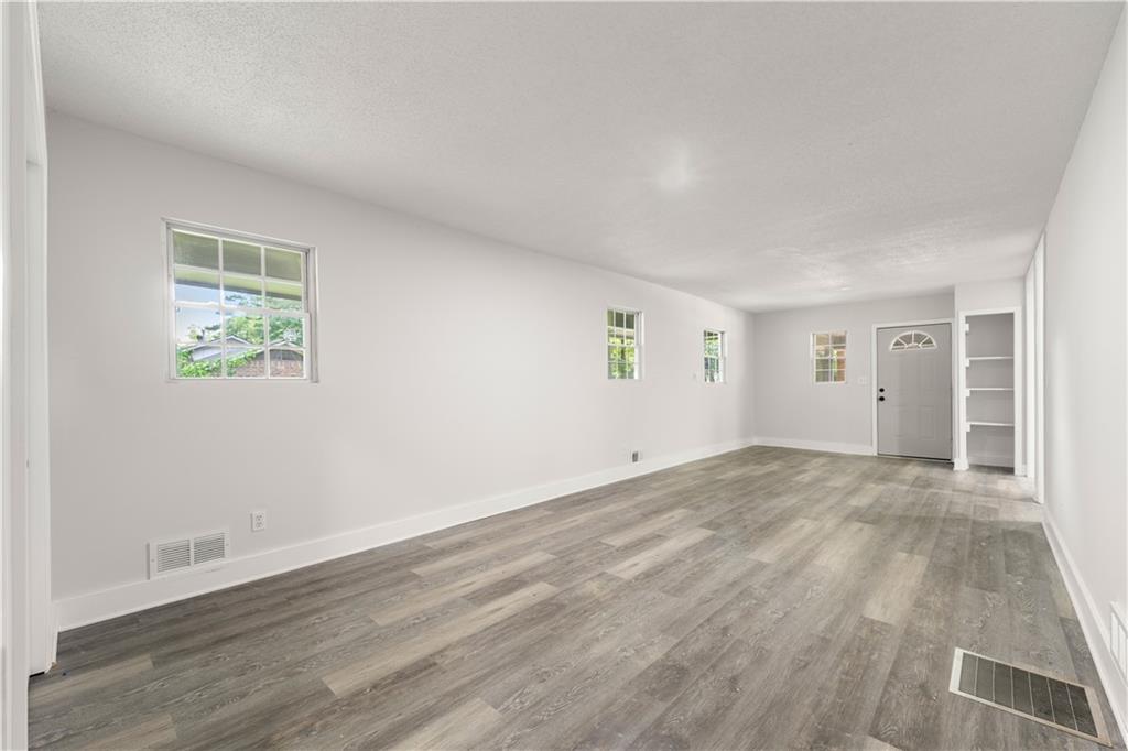 4755 Kent Road Atlanta, GA 30337 - Photo 6 of 26 Gallery Image 6