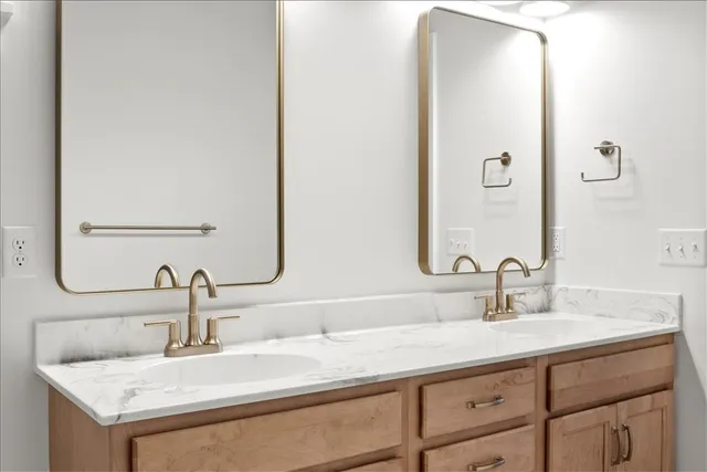 $492,700 | 2 Chatwood Lane, Henrietta, NY 14467