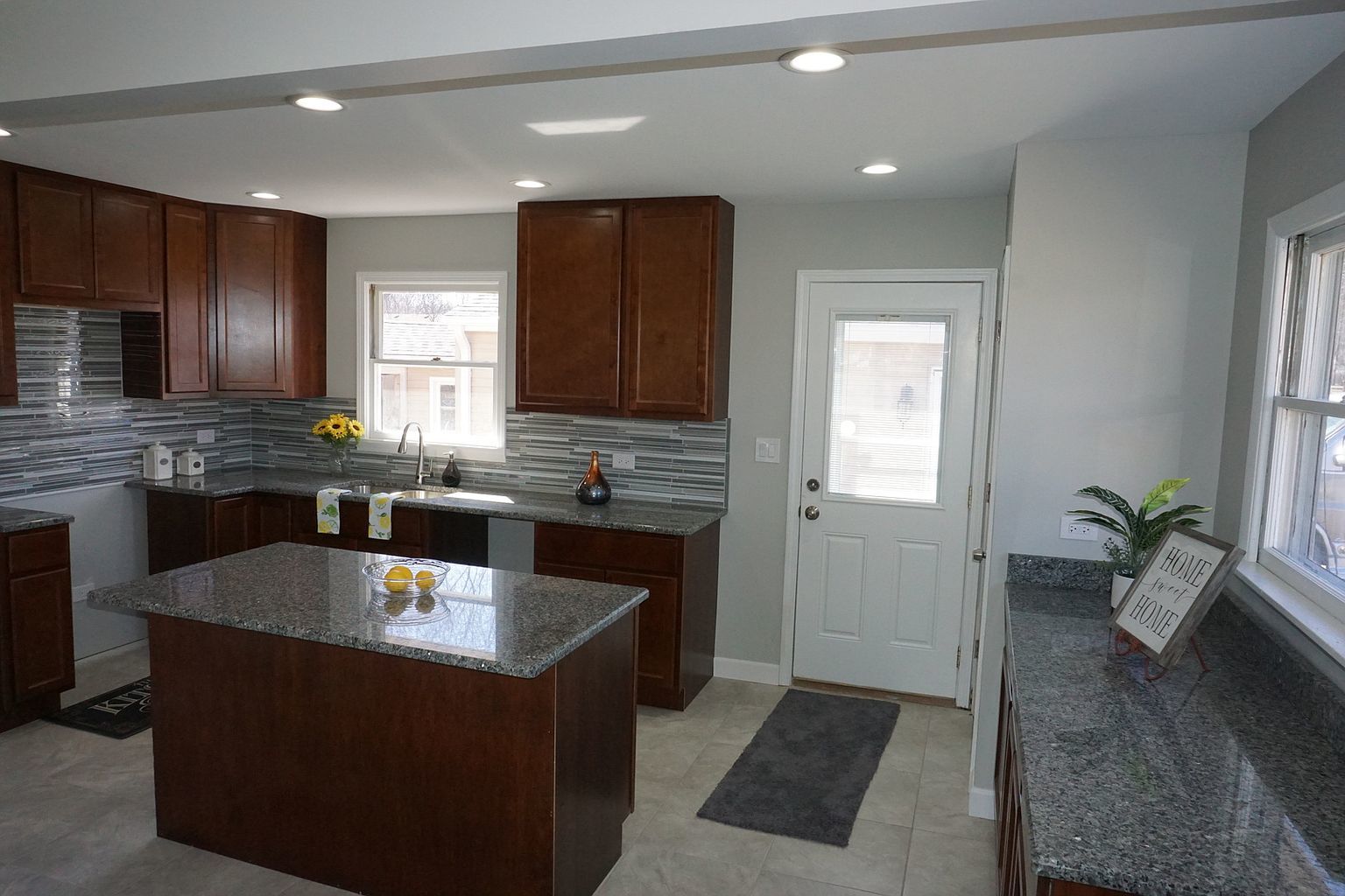 1615 7th Street Winthrop Harbor, IL 60096 - Photo 4 of 24