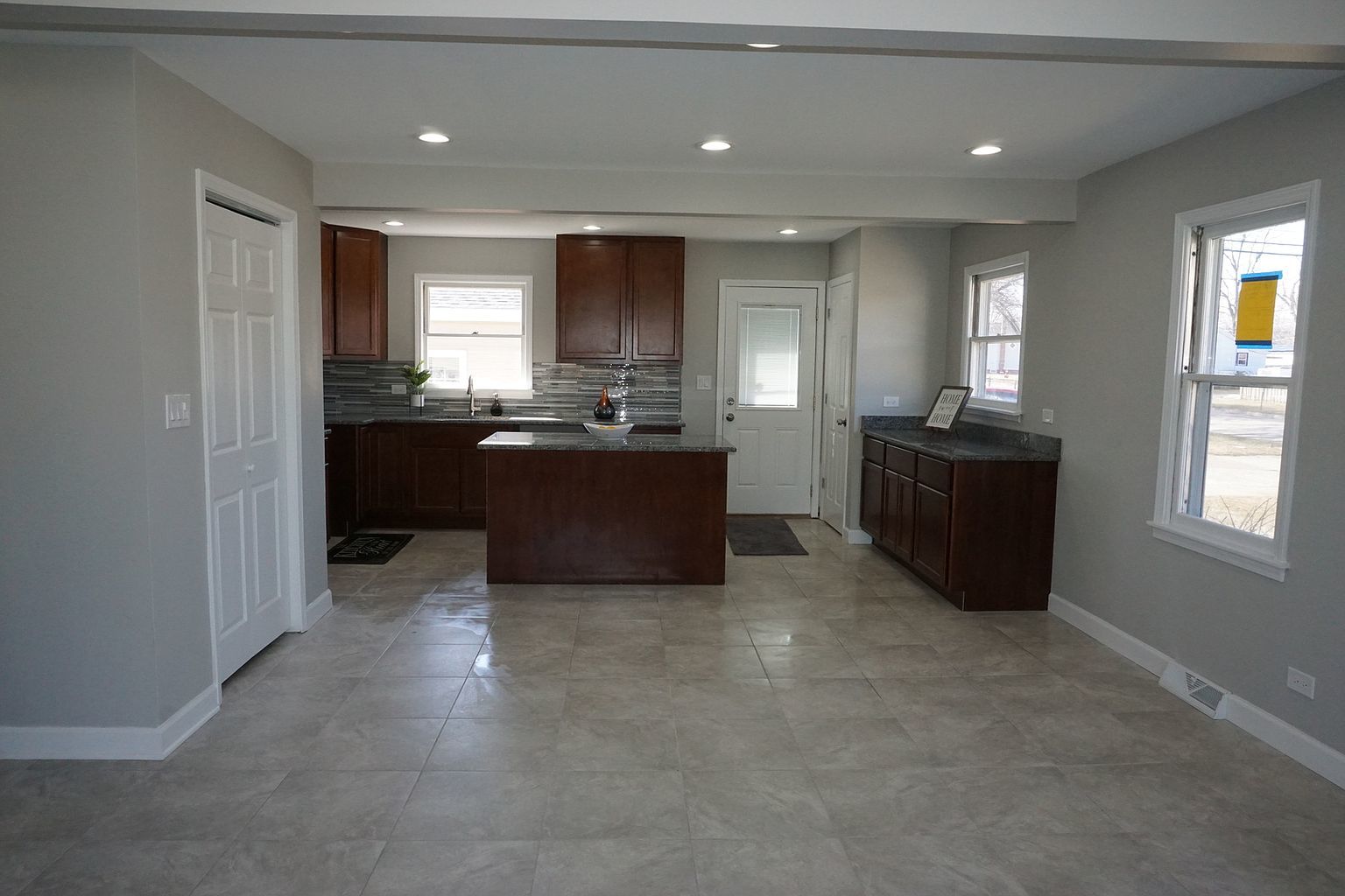 1615 7th Street Winthrop Harbor, IL 60096 - Photo 5 of 24