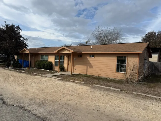 $199,500 | 310 South Hermann Avenue, Three Rivers, TX 78071