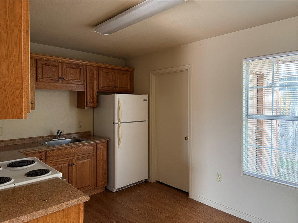 310 South Hermann Avenue Three Rivers, TX 78071 - Photo 3 of 12