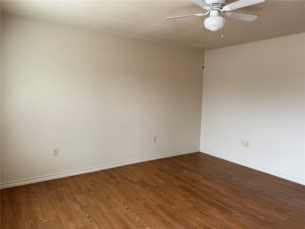 310 South Hermann Avenue Three Rivers, TX 78071 - Photo 4 of 12