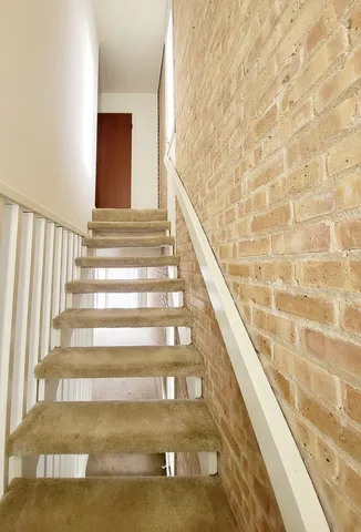 $2,300 | 712 Concord Lane, Barrington, IL 60010