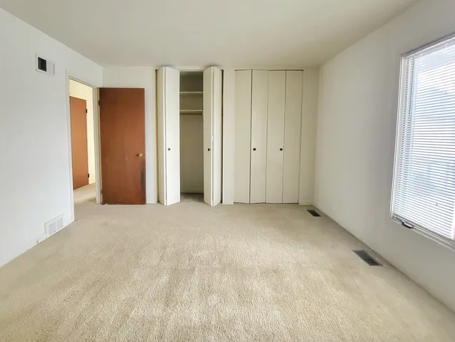 $2,300 | 712 Concord Lane, Barrington, IL 60010