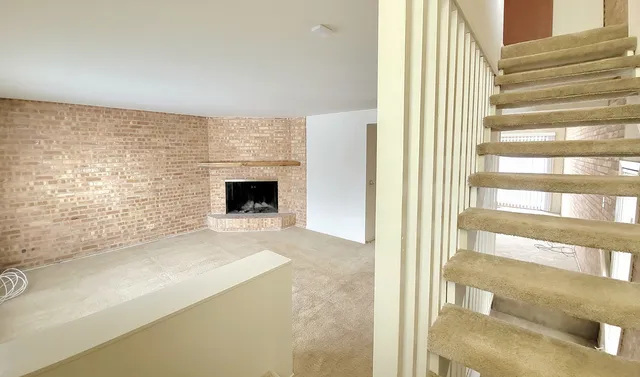 $2,300 | 712 Concord Lane, Barrington, IL 60010