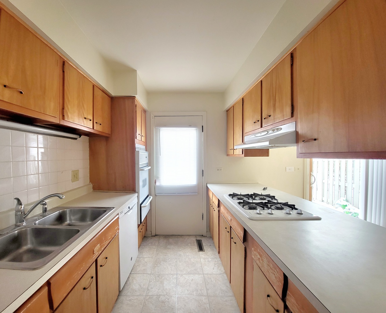 712 Concord Lane Barrington, IL 60010 - Photo 7 of 21 a kitchen with granite countertop a sink stove and cabinets