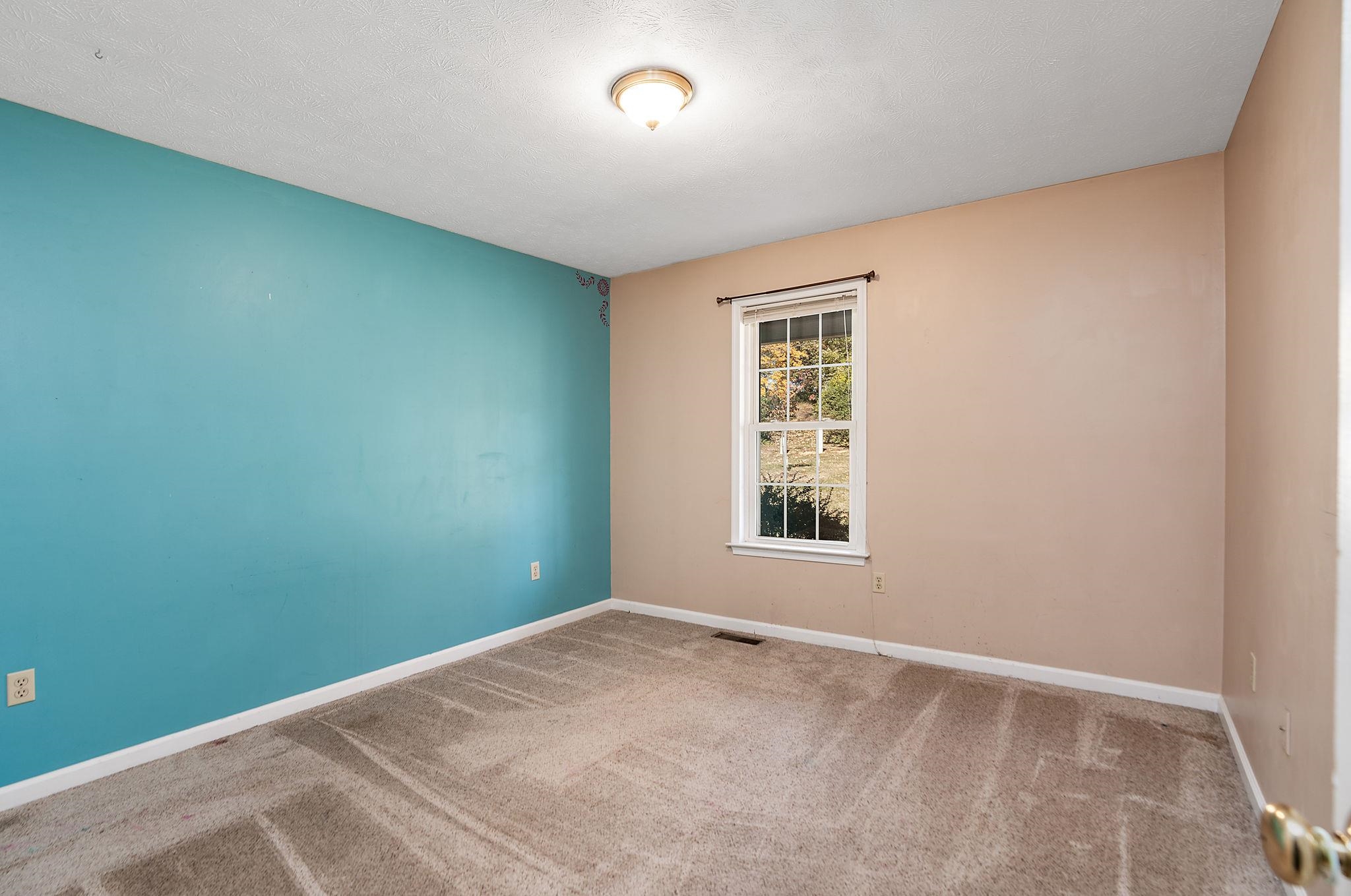812 New Hope Road Staunton, VA 24401 - Photo 33 of 67 an empty room with a window