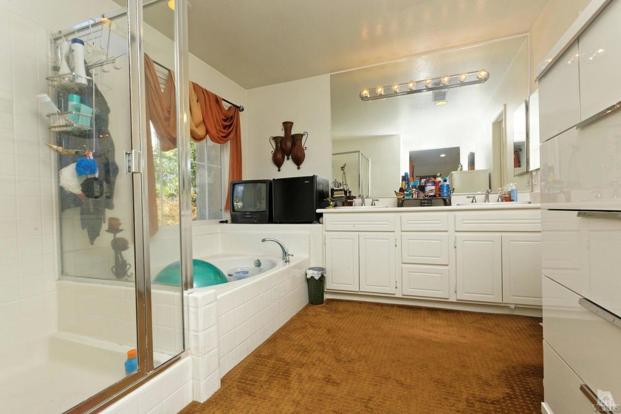 1854 Locust Street Simi Valley, CA 93063 - Photo 14 of 17 a bathroom with a tub a sink and mirror