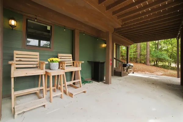 $325,000 | 213 Lakefront Drive, Onalaska, TX 77360