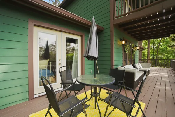 $325,000 | 213 Lakefront Drive, Onalaska, TX 77360