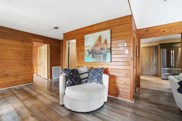 $325,000 | 213 Lakefront Drive, Onalaska, TX 77360