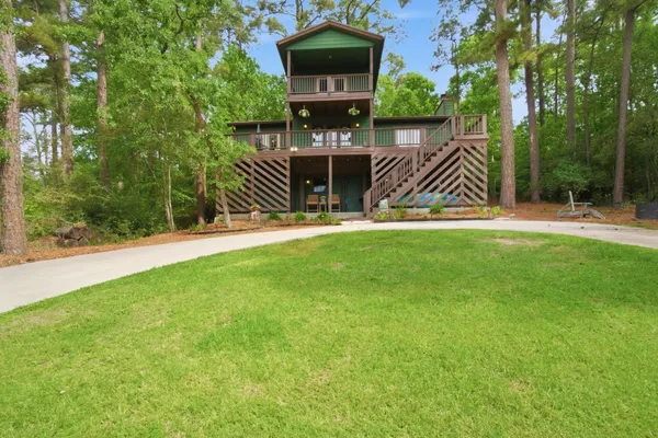 $325,000 | 213 Lakefront Drive, Onalaska, TX 77360