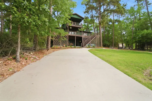 $325,000 | 213 Lakefront Drive, Onalaska, TX 77360