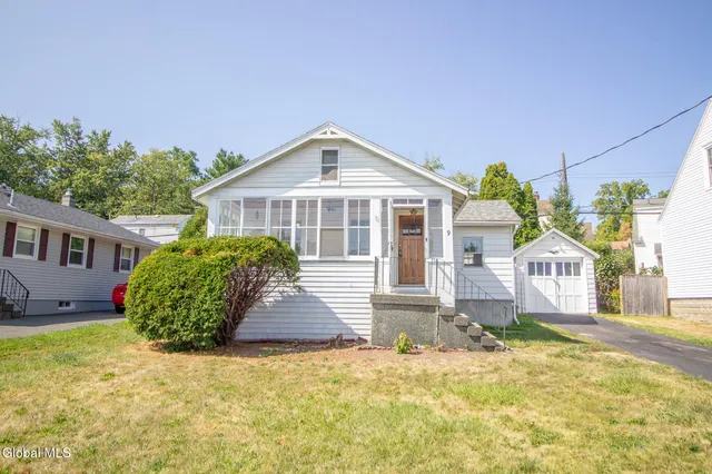 $2,350 | 9 Spring Avenue, Colonie, NY 12110