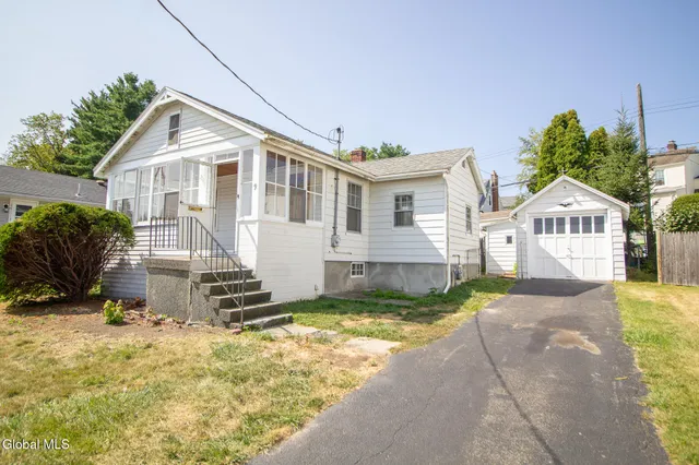 $2,350 | 9 Spring Avenue, Colonie, NY 12110